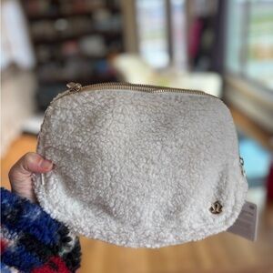 Lululemon Athletica Everywhere Belt Bag Large Fleece